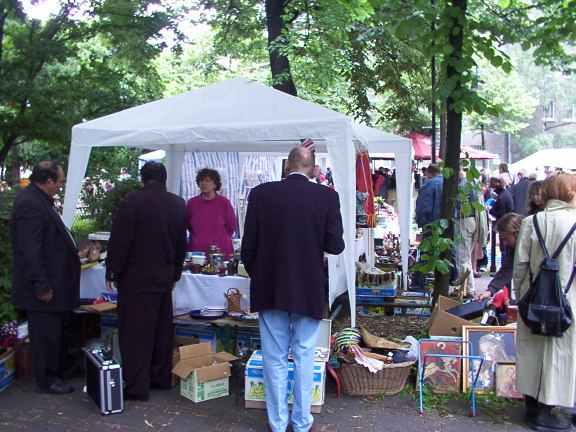 Gebrauchtwaren jedes Jahr auf dem Pfarrfest